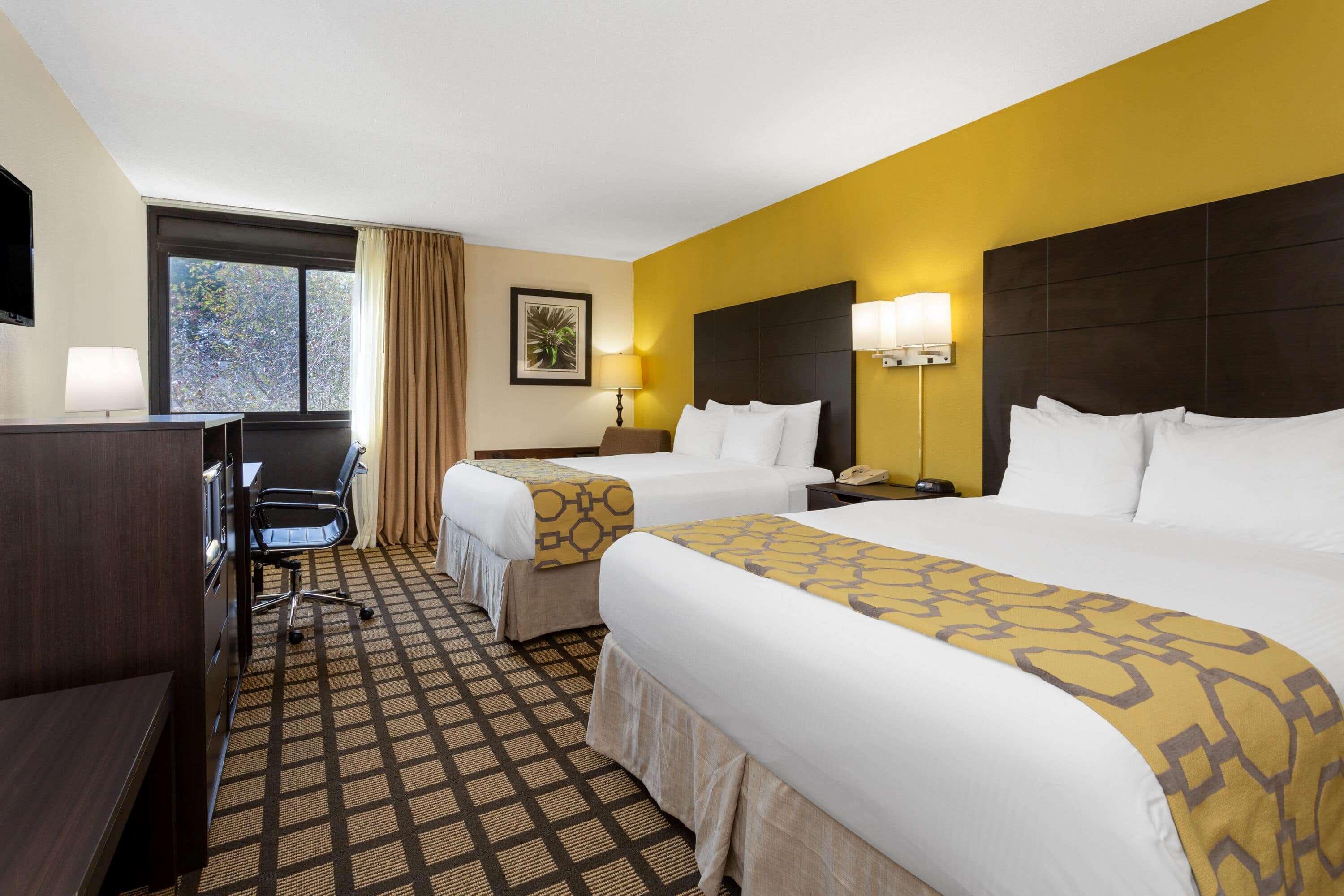 Baymont By Wyndham Queensbury/Lake George Екстериор снимка
