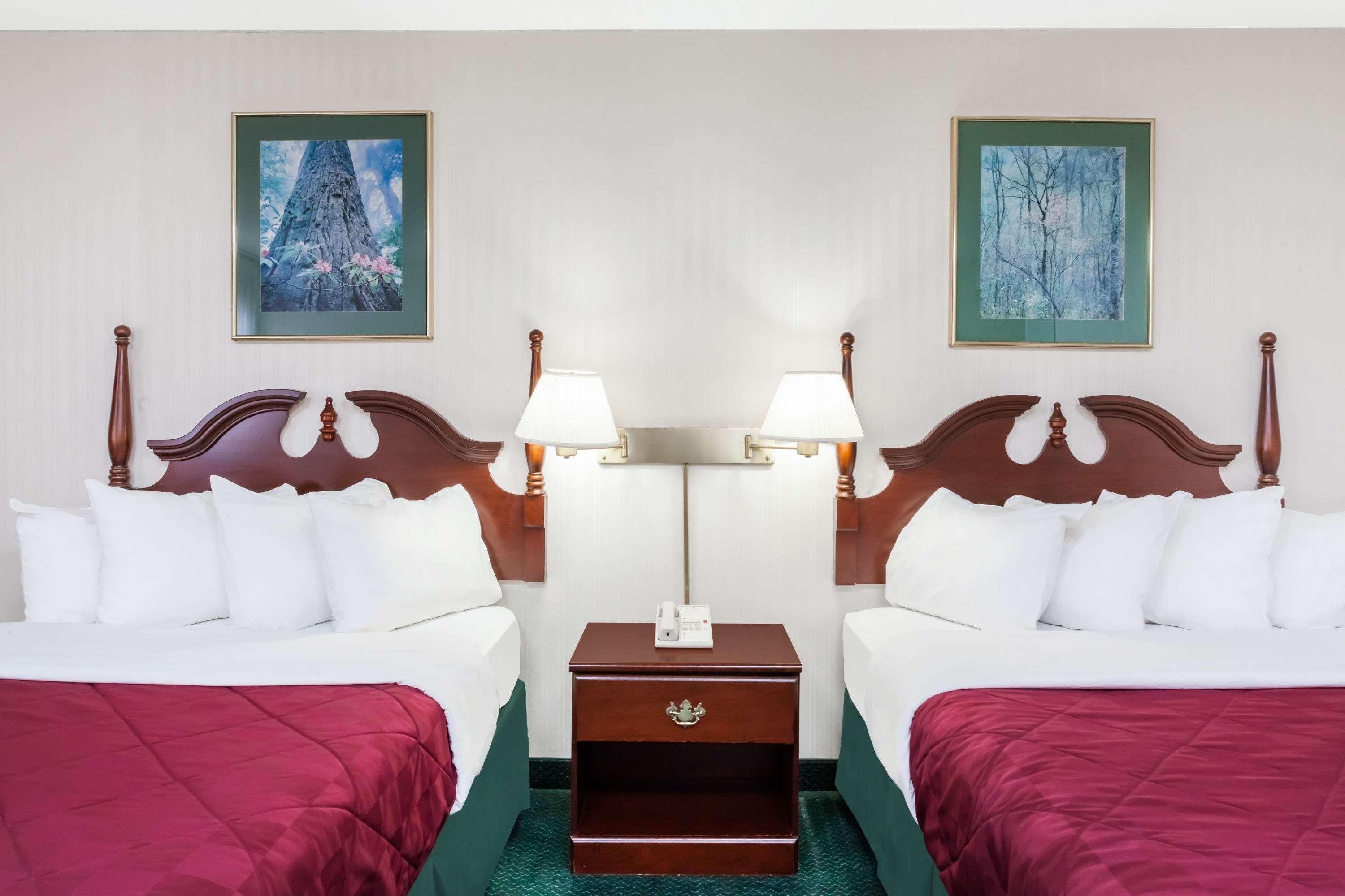 Baymont By Wyndham Queensbury/Lake George Екстериор снимка