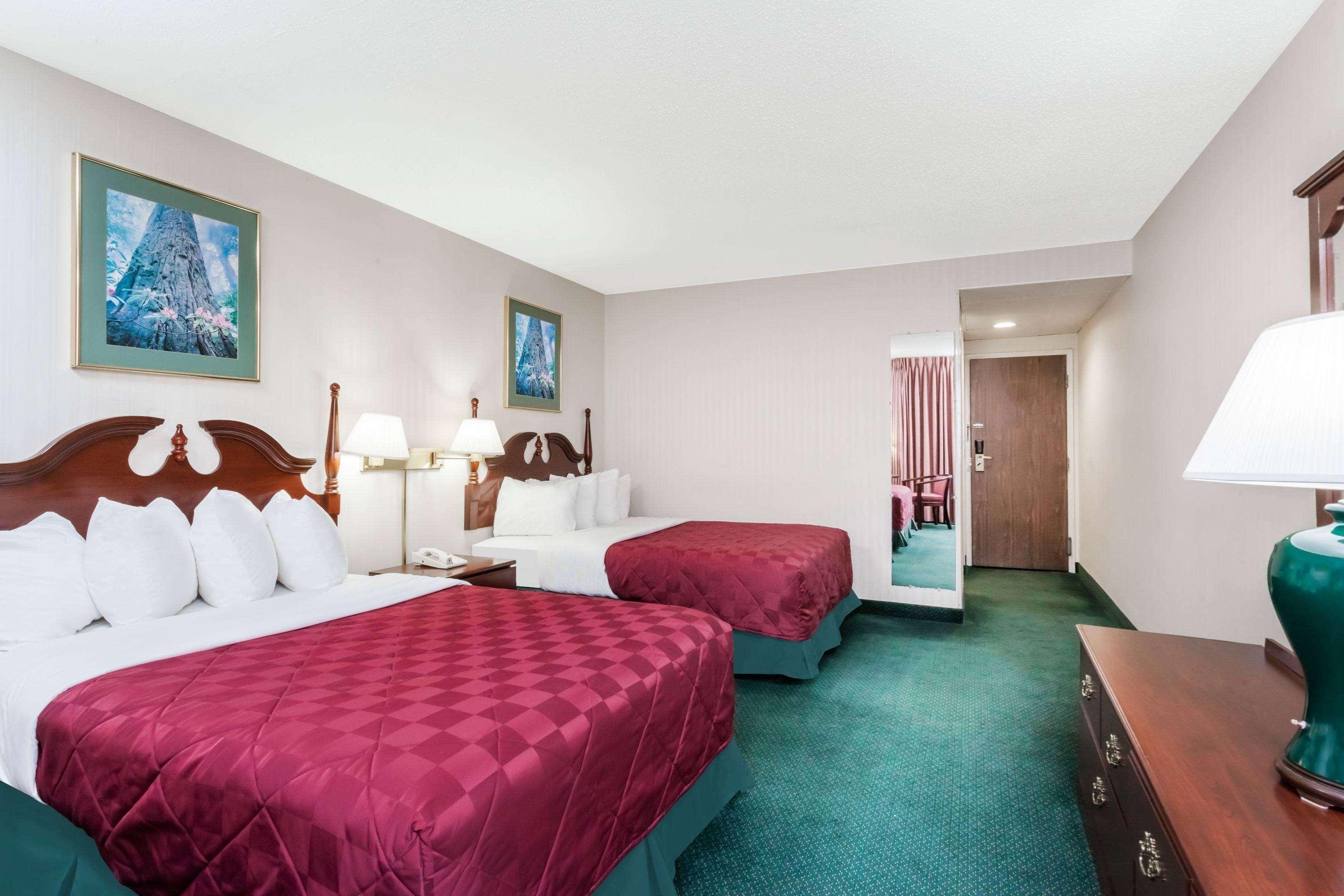 Baymont By Wyndham Queensbury/Lake George Екстериор снимка