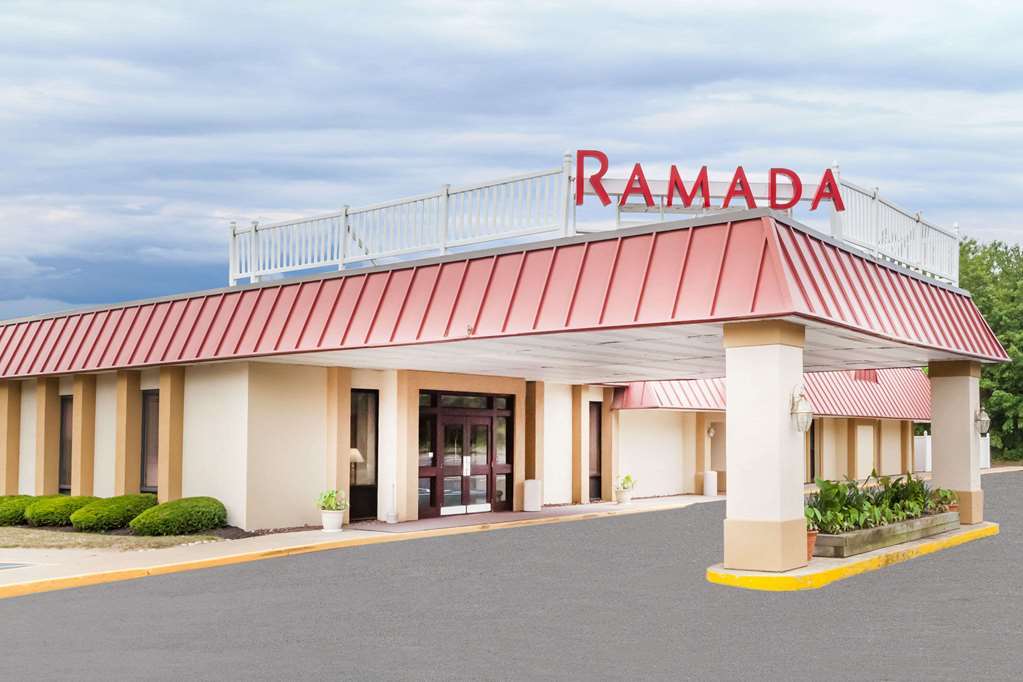 Baymont By Wyndham Queensbury/Lake George Екстериор снимка